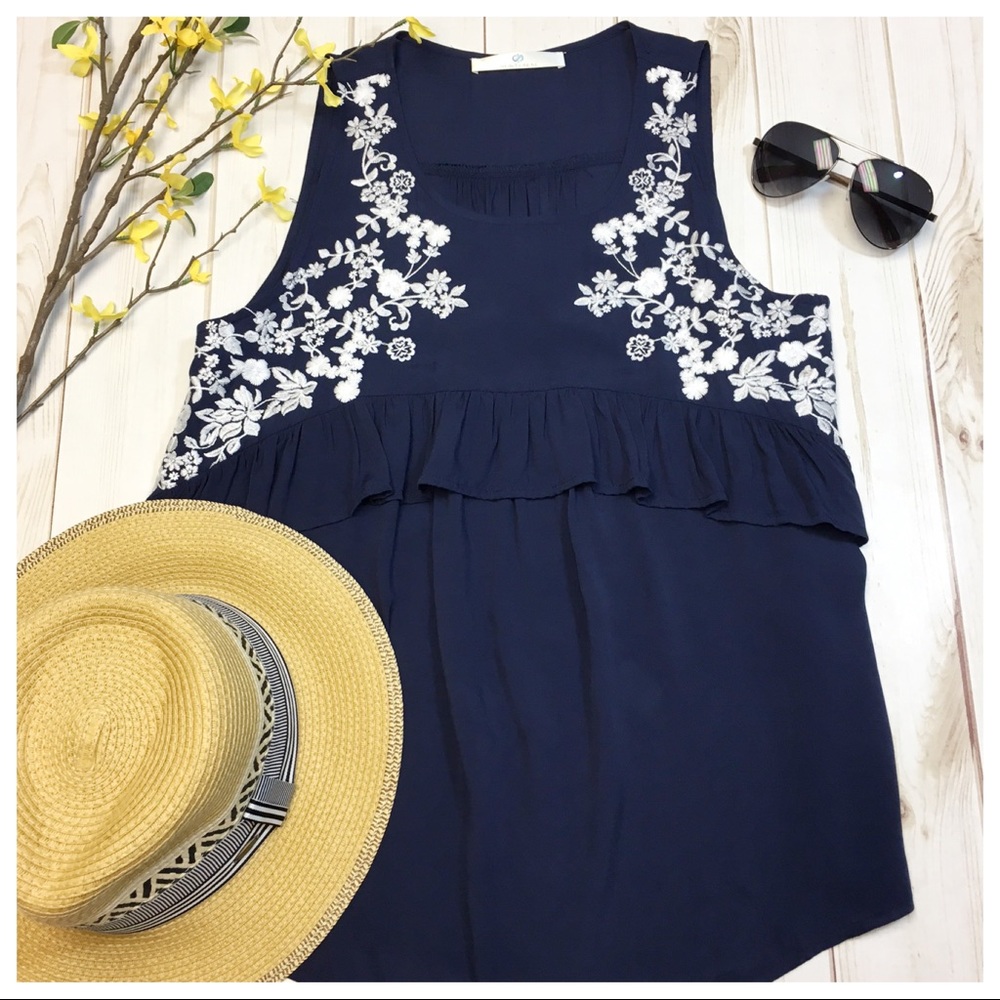 ✨LAST✨Navy embroidered sleeveless ruffle top - Picture 4 of 8